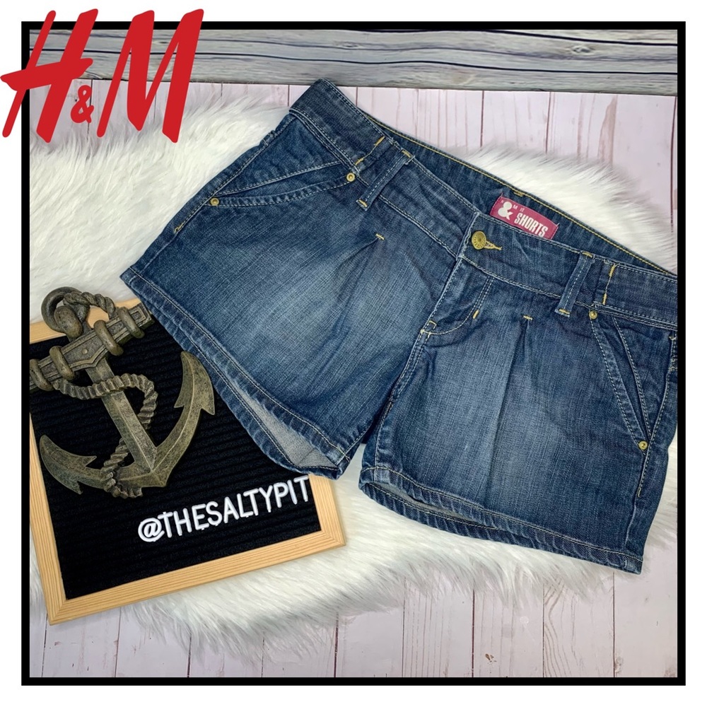 H&M 90’s Style Pleat Front Denim Shorts, Size 30